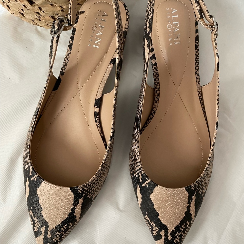NEW Alfani Slingback Pointed Toe Snake Skin Pump - Picture 6 of 8